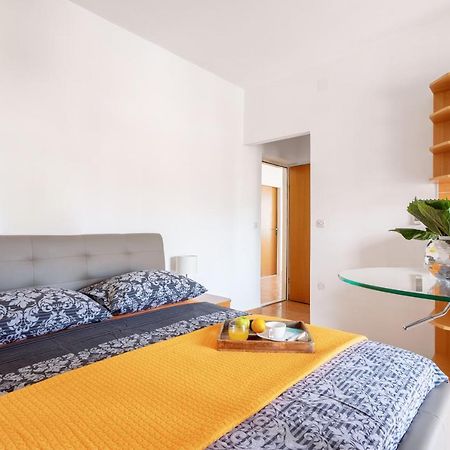 Apartments Dobrila Hvar Town Exterior photo