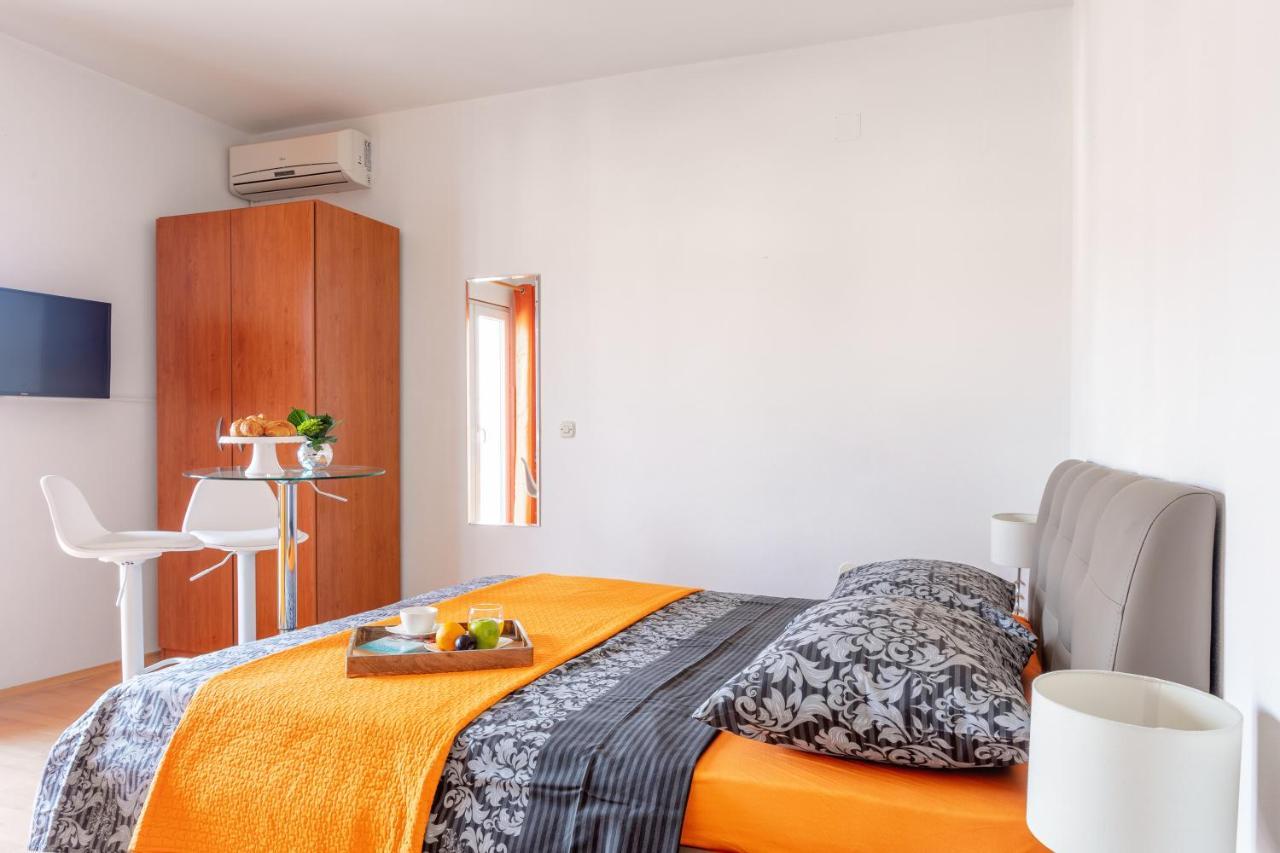 Apartments Dobrila Hvar Town Exterior photo