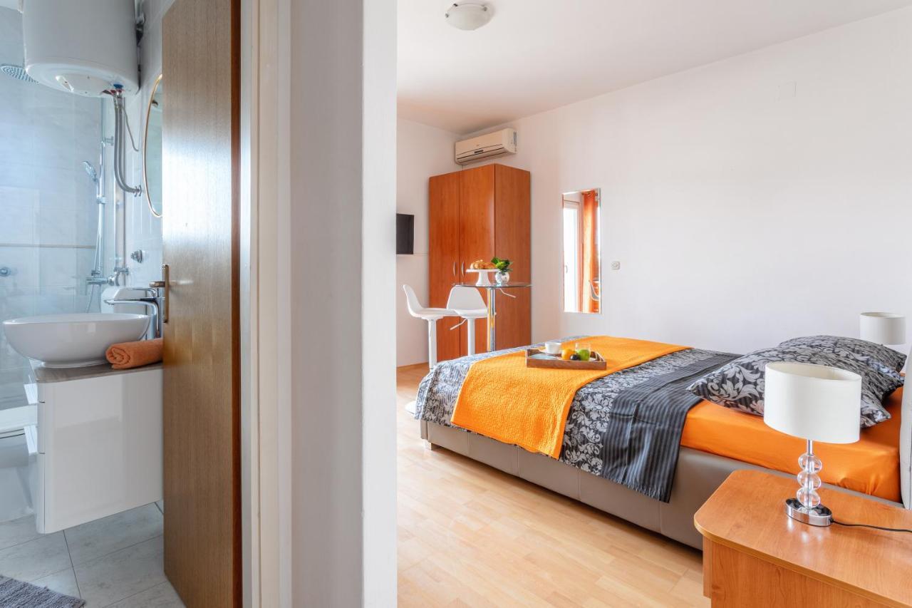 Apartments Dobrila Hvar Town Exterior photo