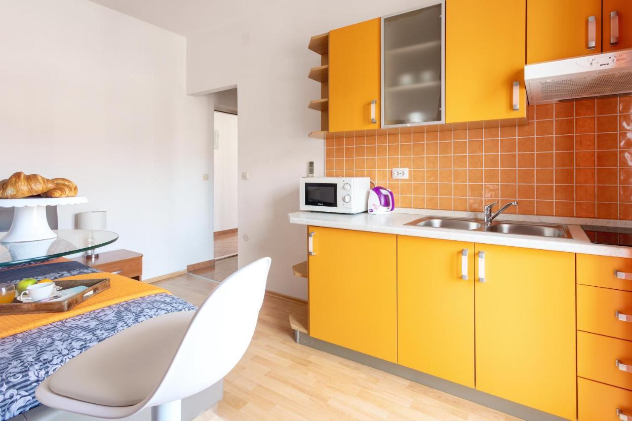 Apartments Dobrila Hvar Town Exterior photo