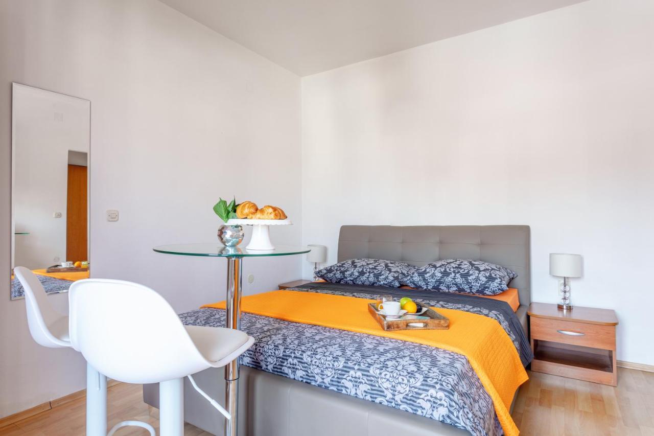 Apartments Dobrila Hvar Town Exterior photo