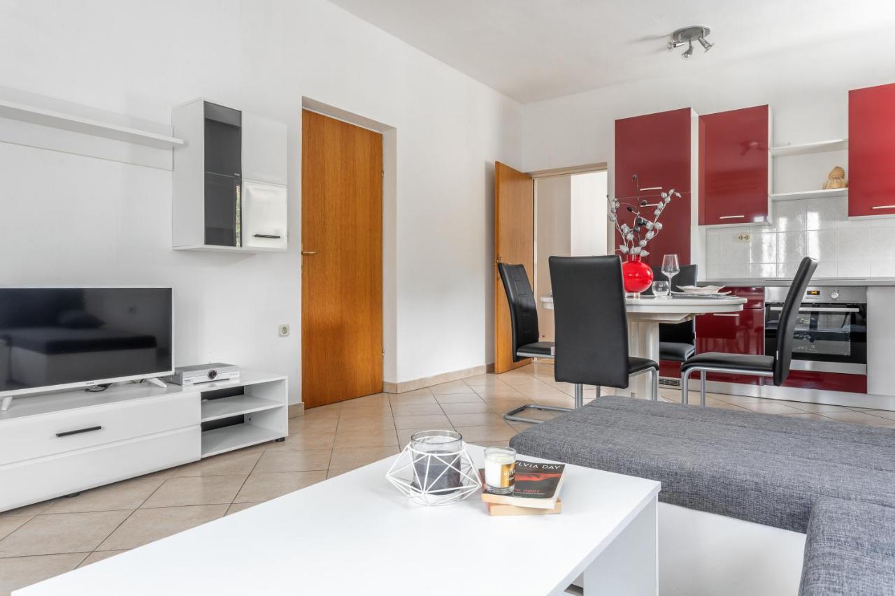 Apartments Dobrila Hvar Town Exterior photo