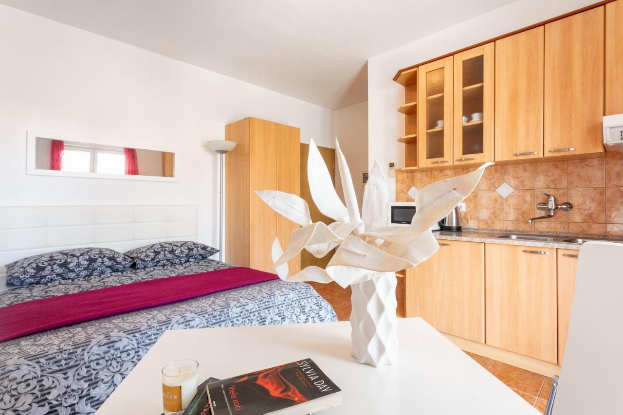 Apartments Dobrila Hvar Town Exterior photo