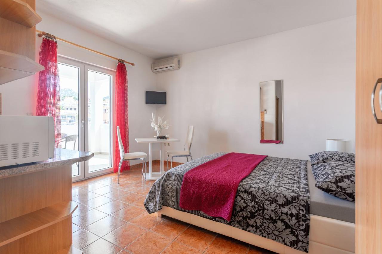 Apartments Dobrila Hvar Town Exterior photo