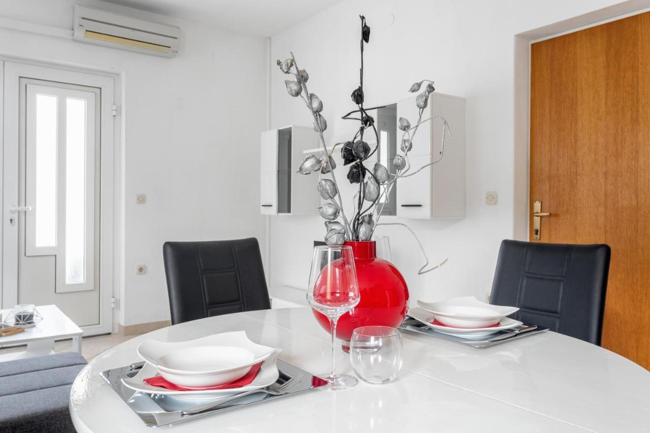 Apartments Dobrila Hvar Town Exterior photo