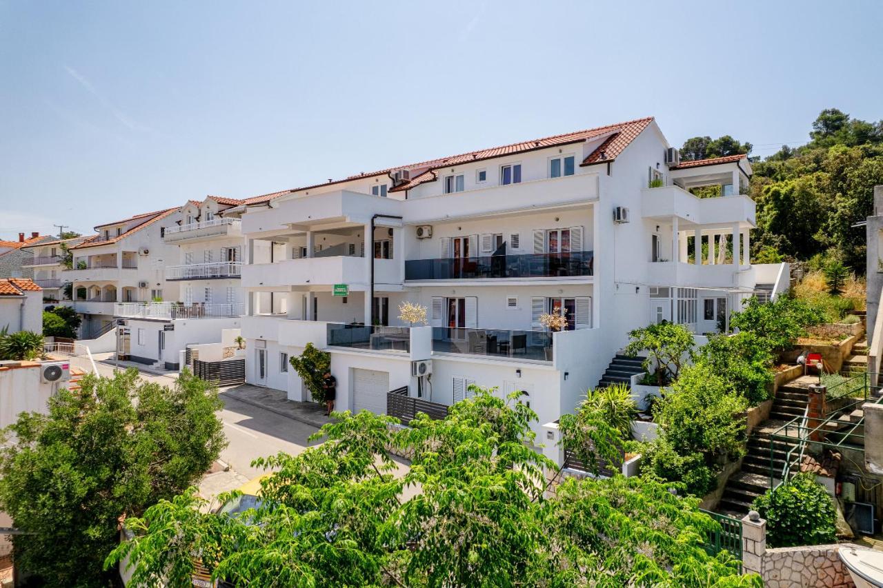 Apartments Dobrila Hvar Town Exterior photo